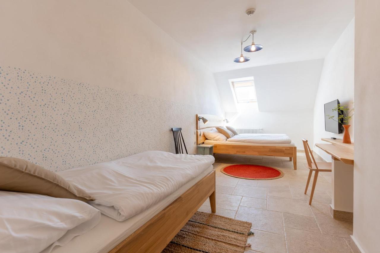 Hotel Weiss, garni hotel Lechovice Buitenkant foto